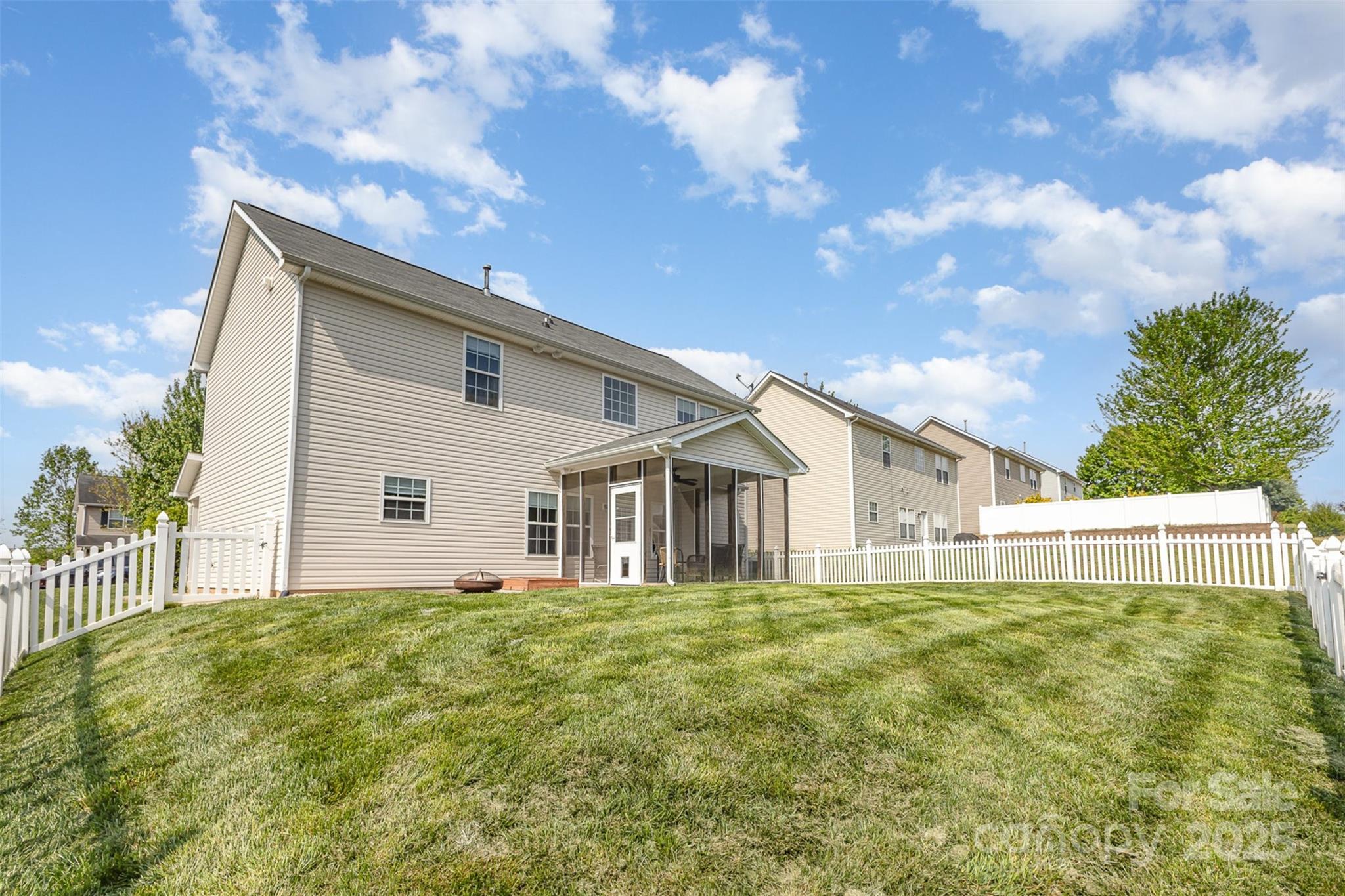 428 Whitewater Way NW