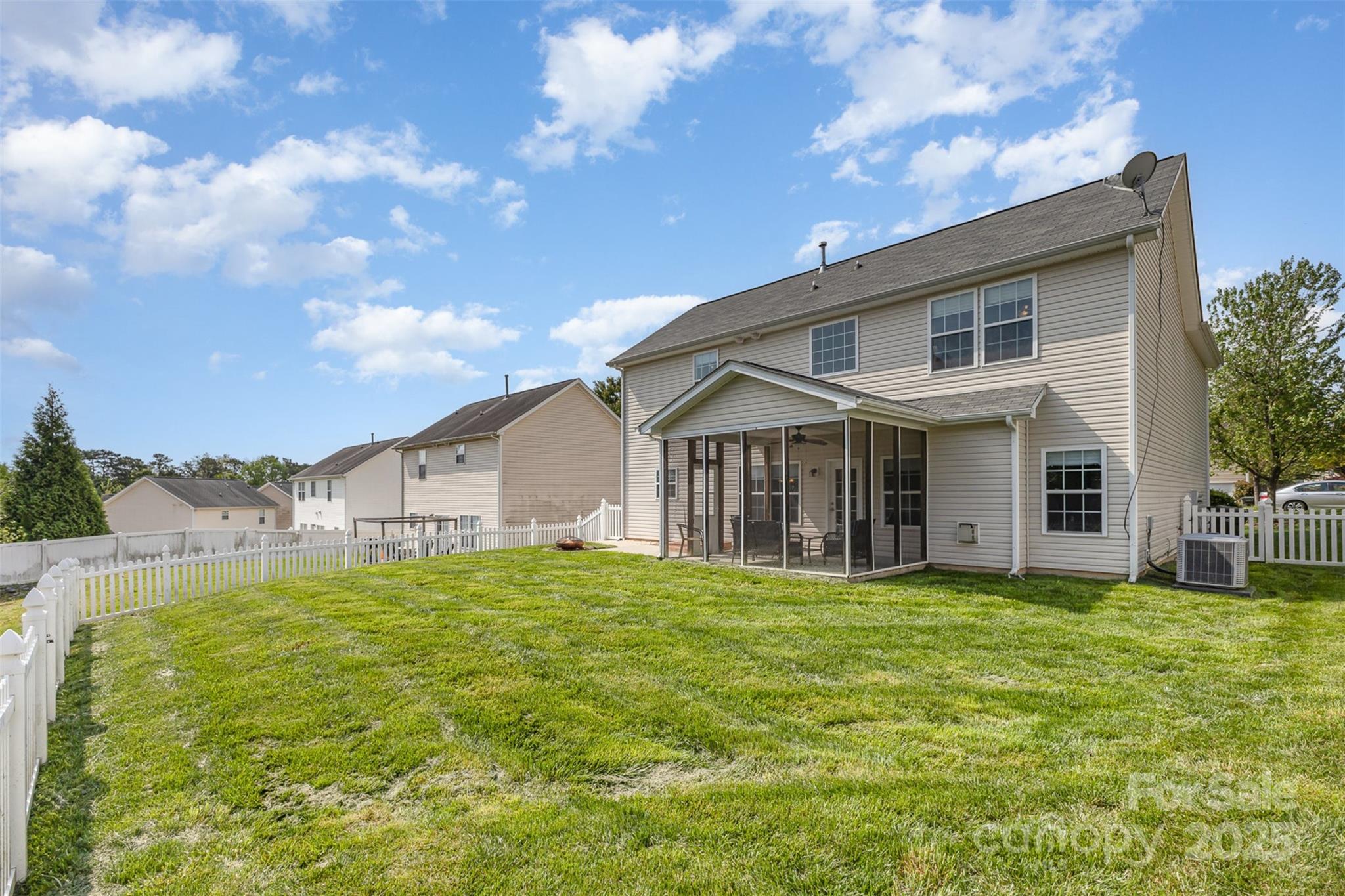 428 Whitewater Way NW