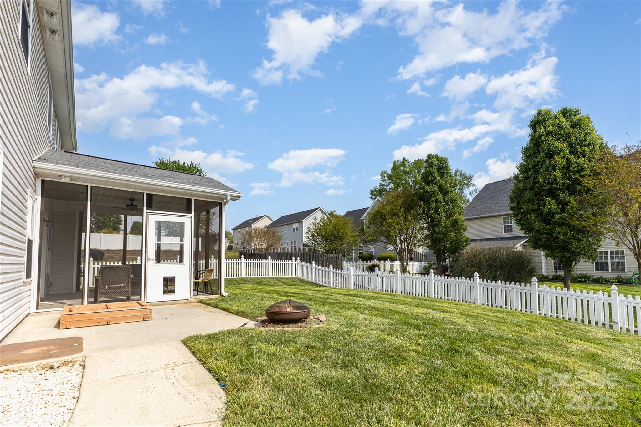 428 Whitewater Way NW