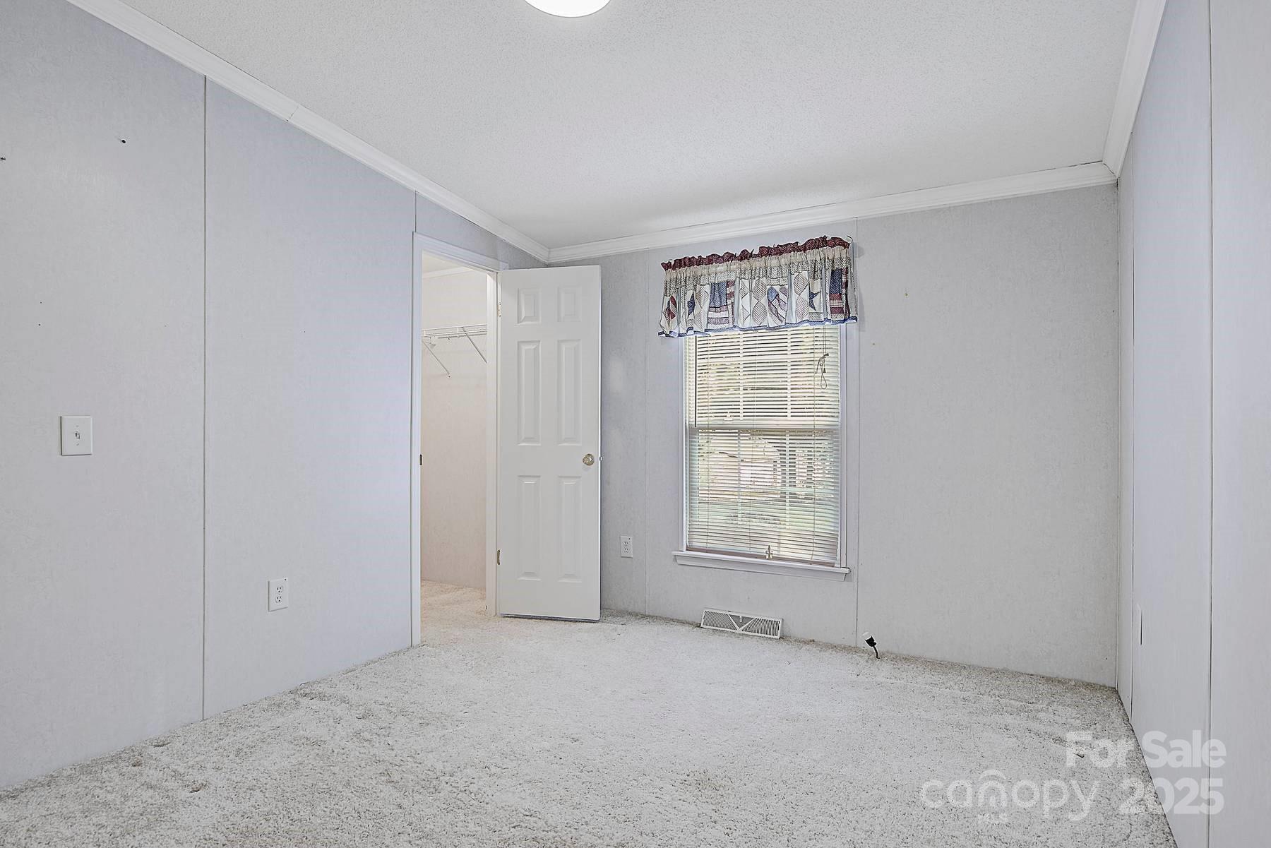 425 Knotty Pine Circle