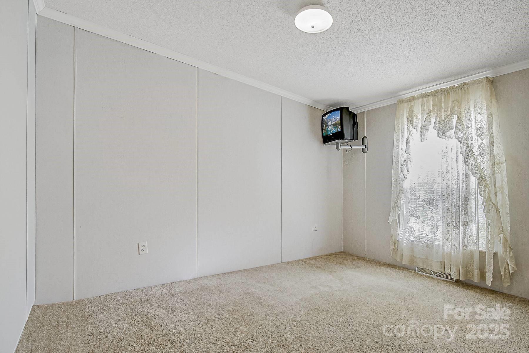 425 Knotty Pine Circle