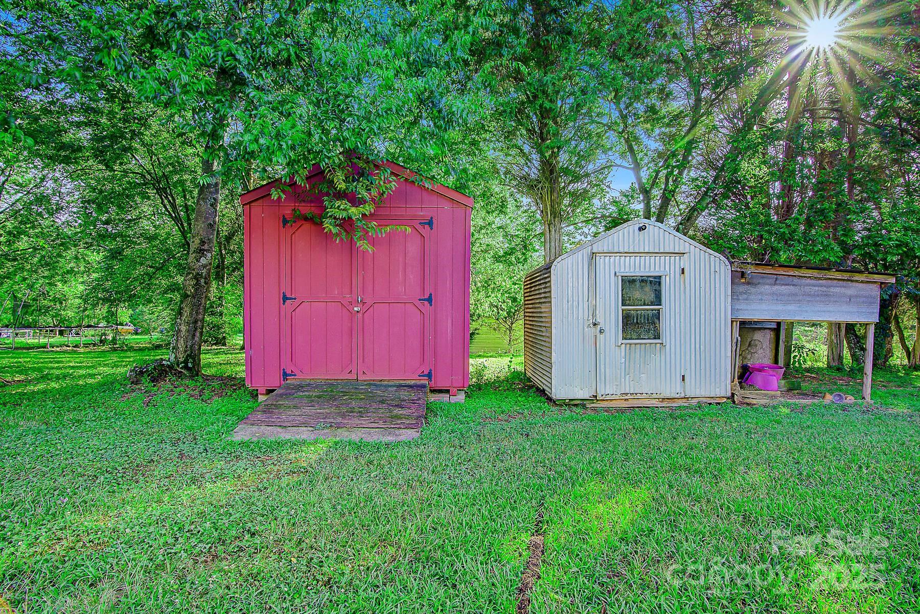 425 Knotty Pine Circle