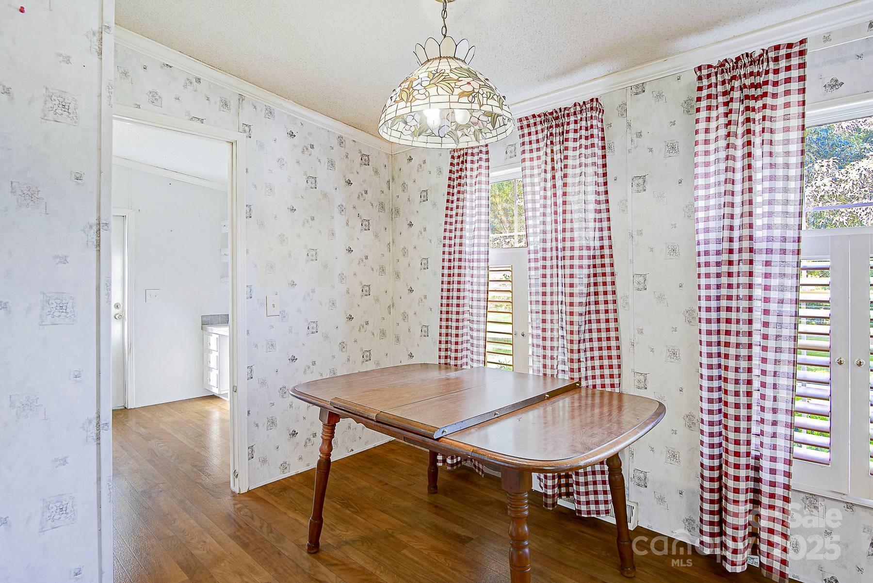 425 Knotty Pine Circle