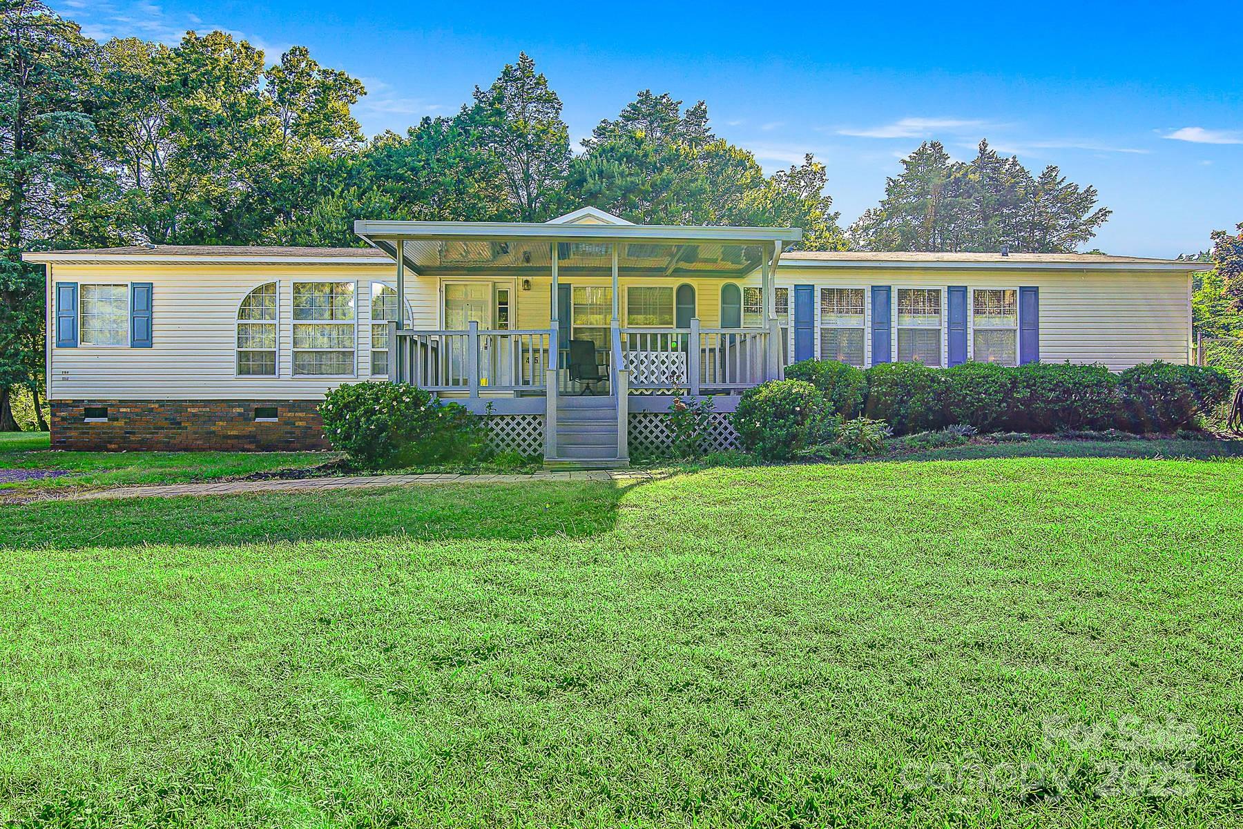 425 Knotty Pine Circle