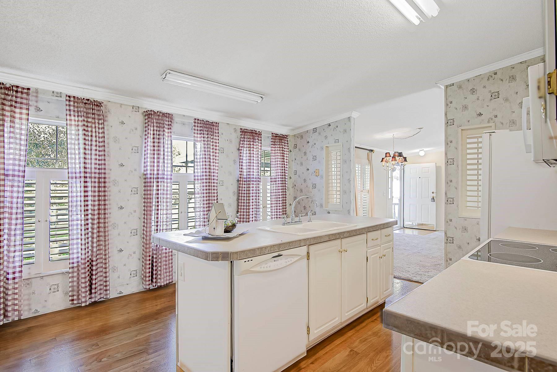 425 Knotty Pine Circle
