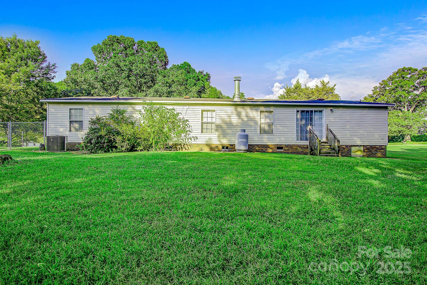 425 Knotty Pine Circle