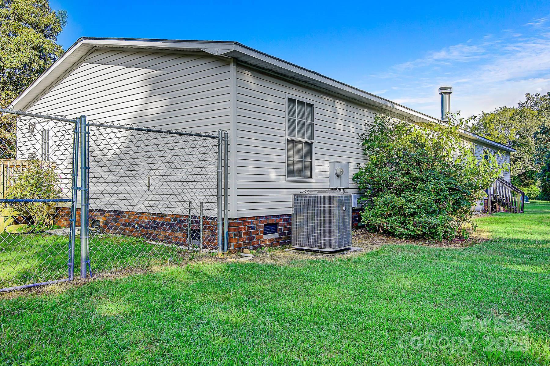 425 Knotty Pine Circle