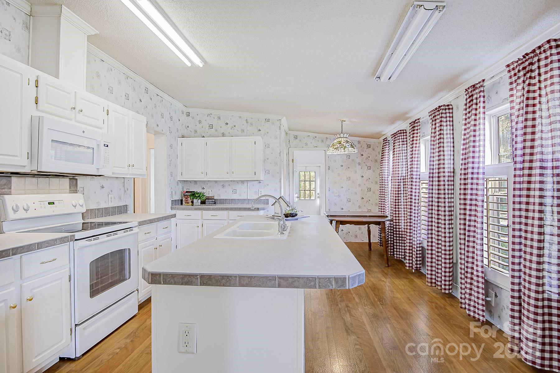 425 Knotty Pine Circle