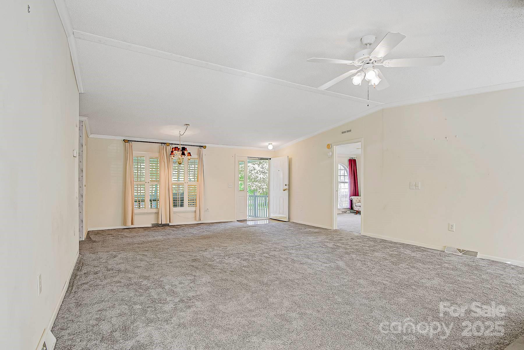 425 Knotty Pine Circle