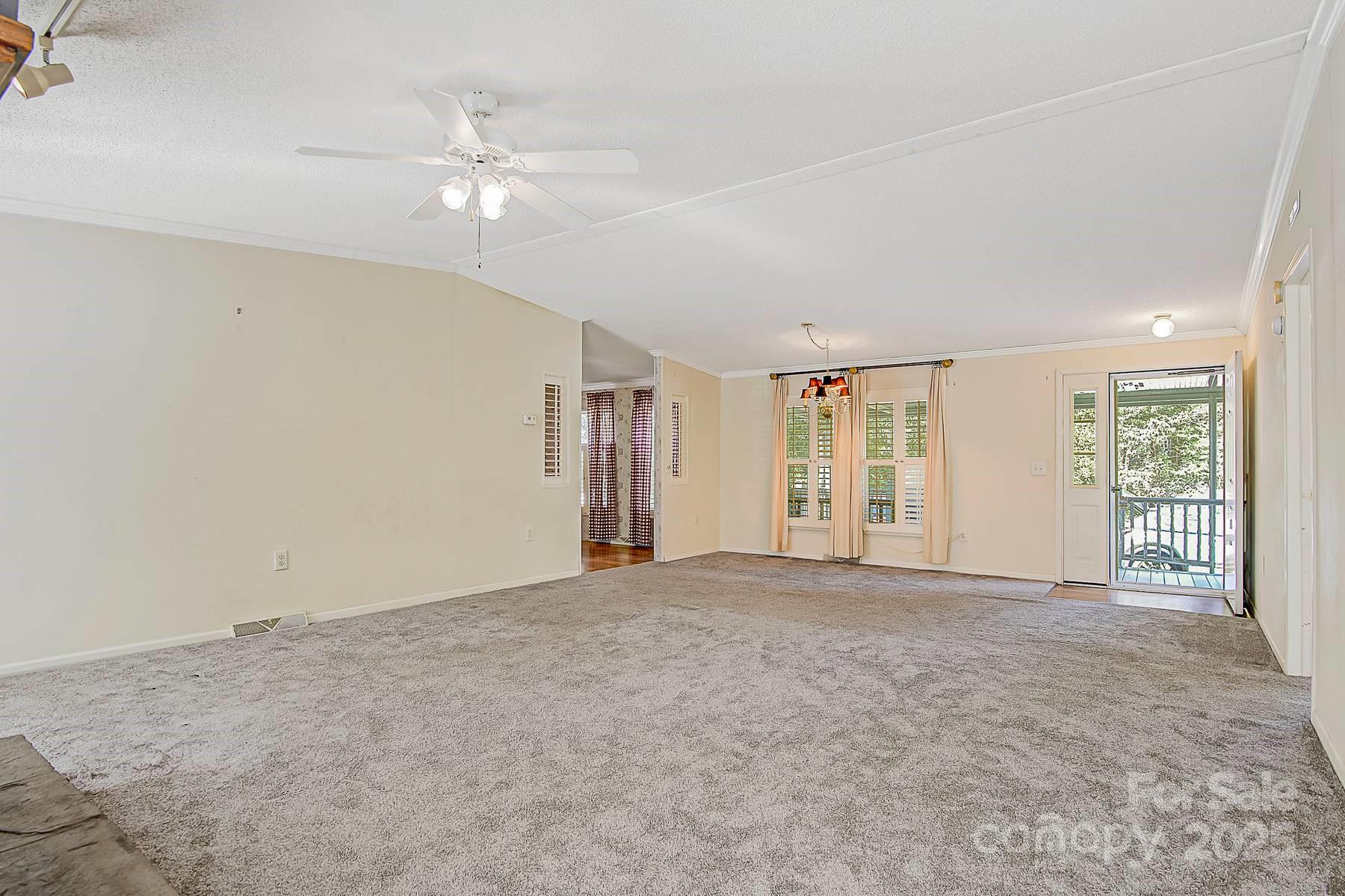 425 Knotty Pine Circle