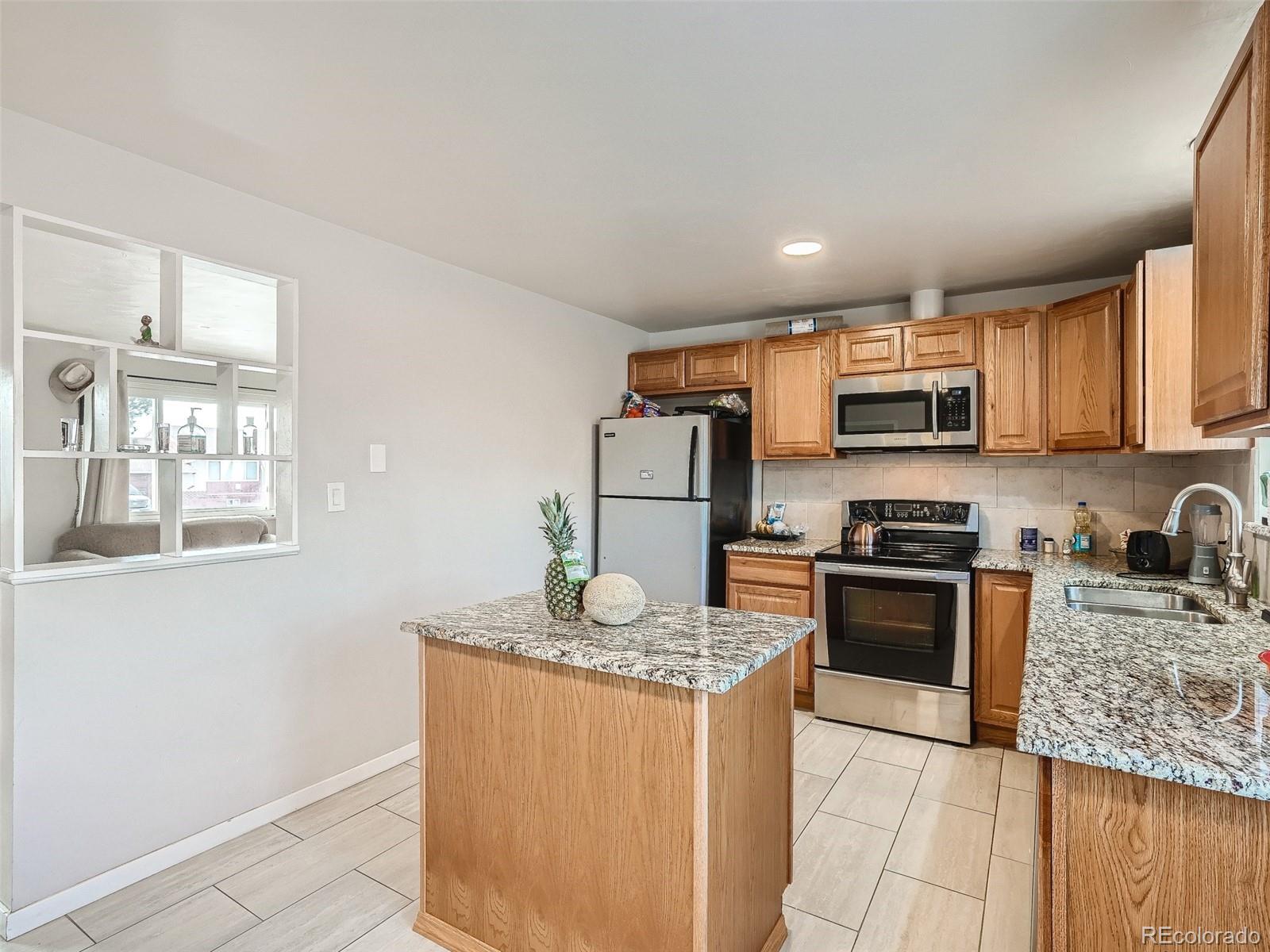 862 S 6th Avenue