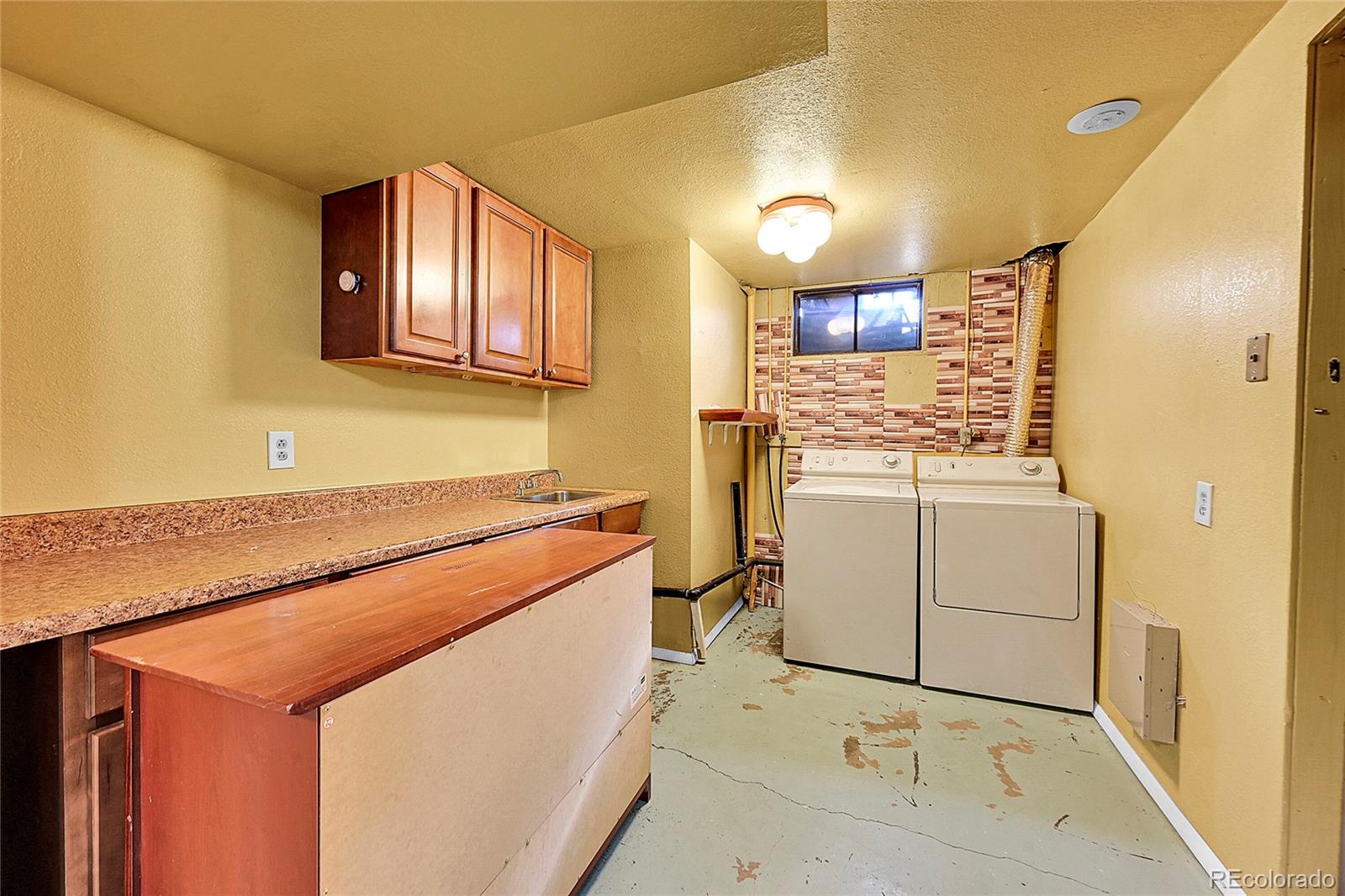 12152 E Dakota Avenue