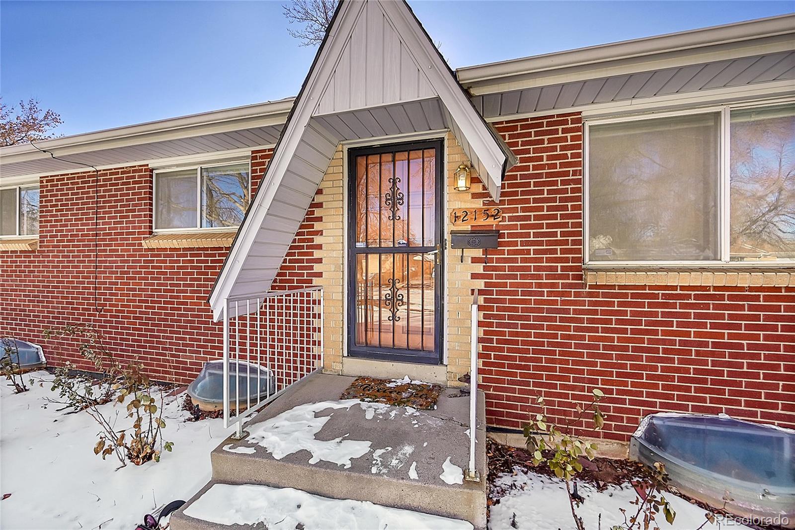 12152 E Dakota Avenue