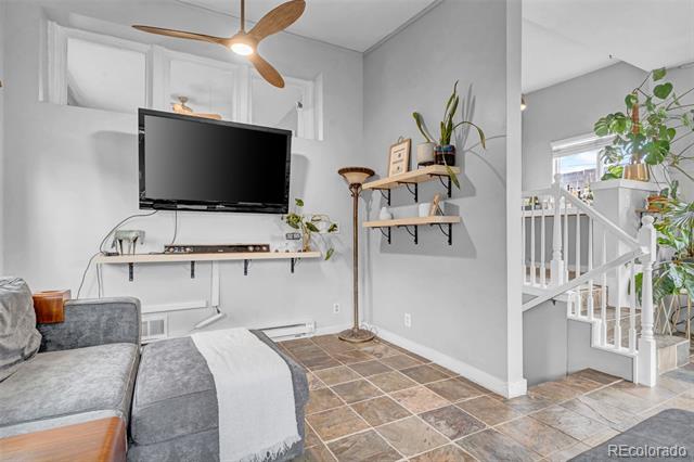 38 W Byers Place