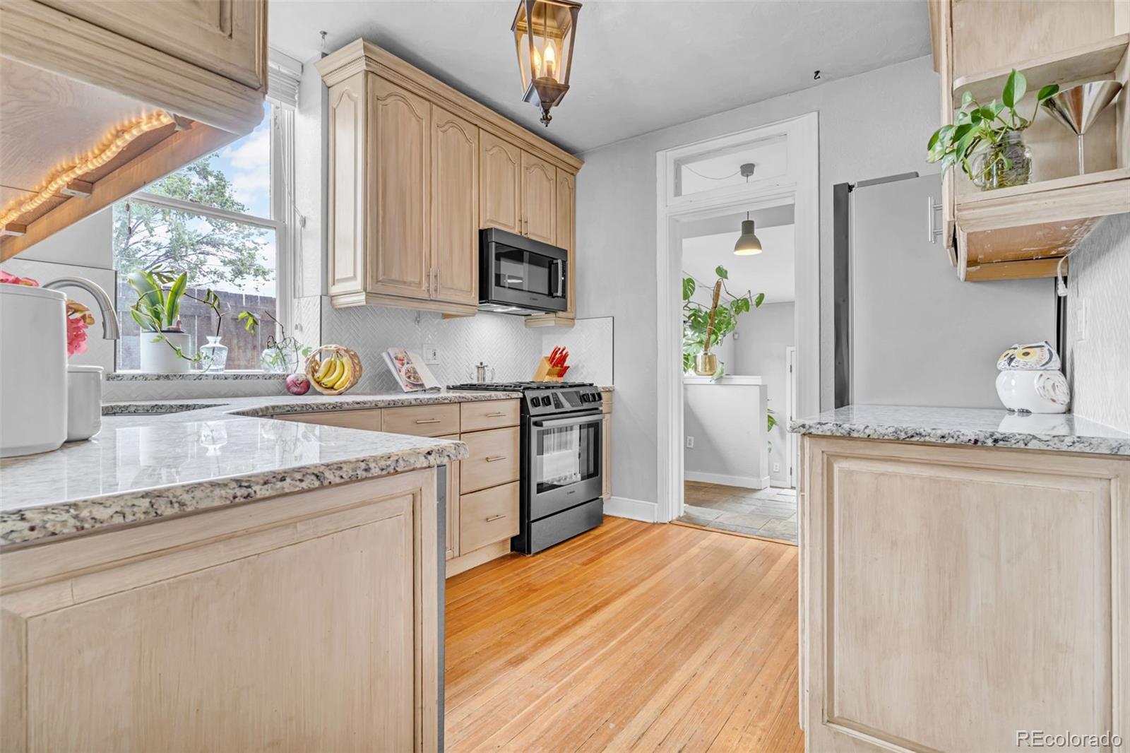 38 W Byers Place