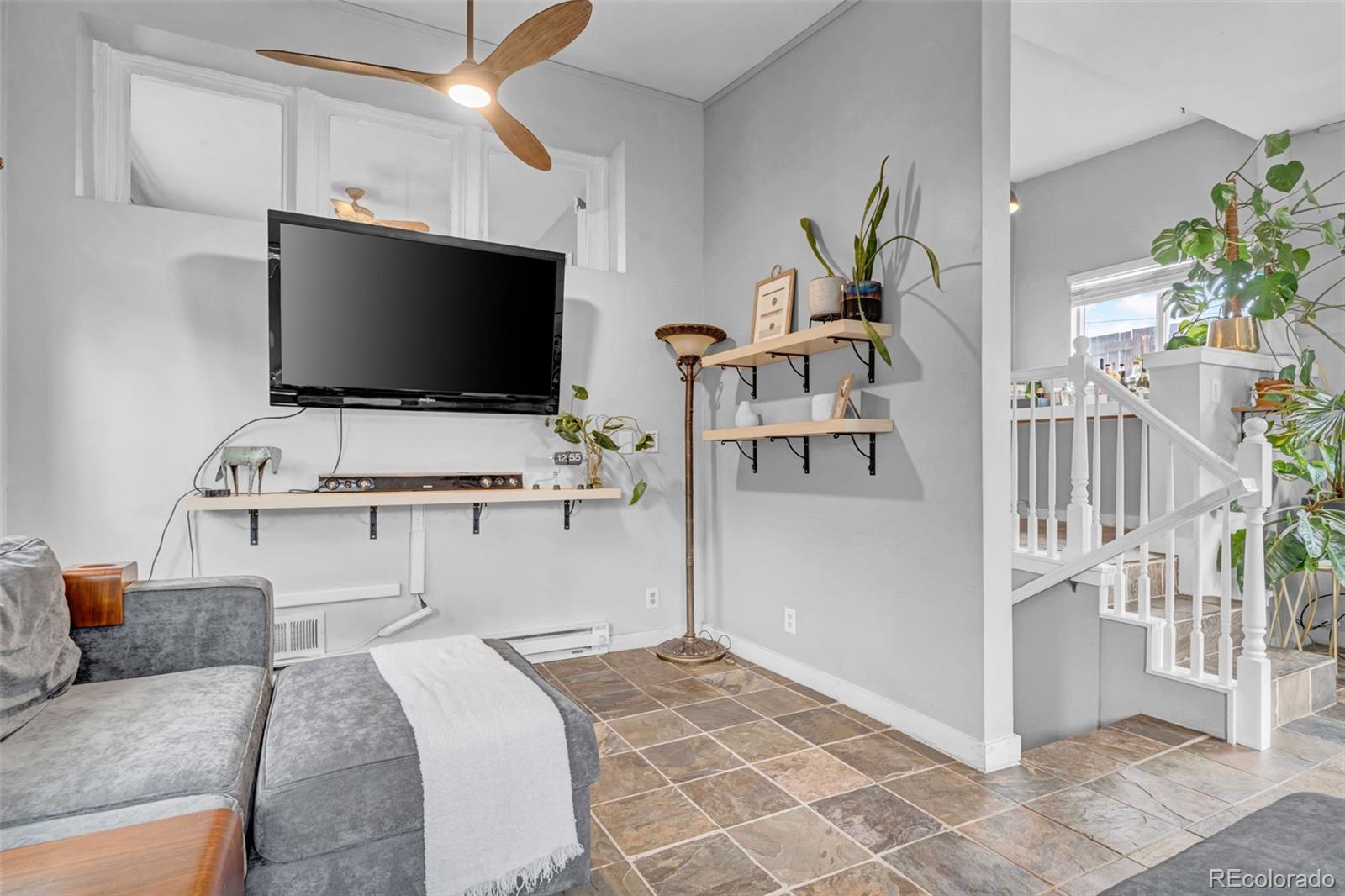 38 W Byers Place