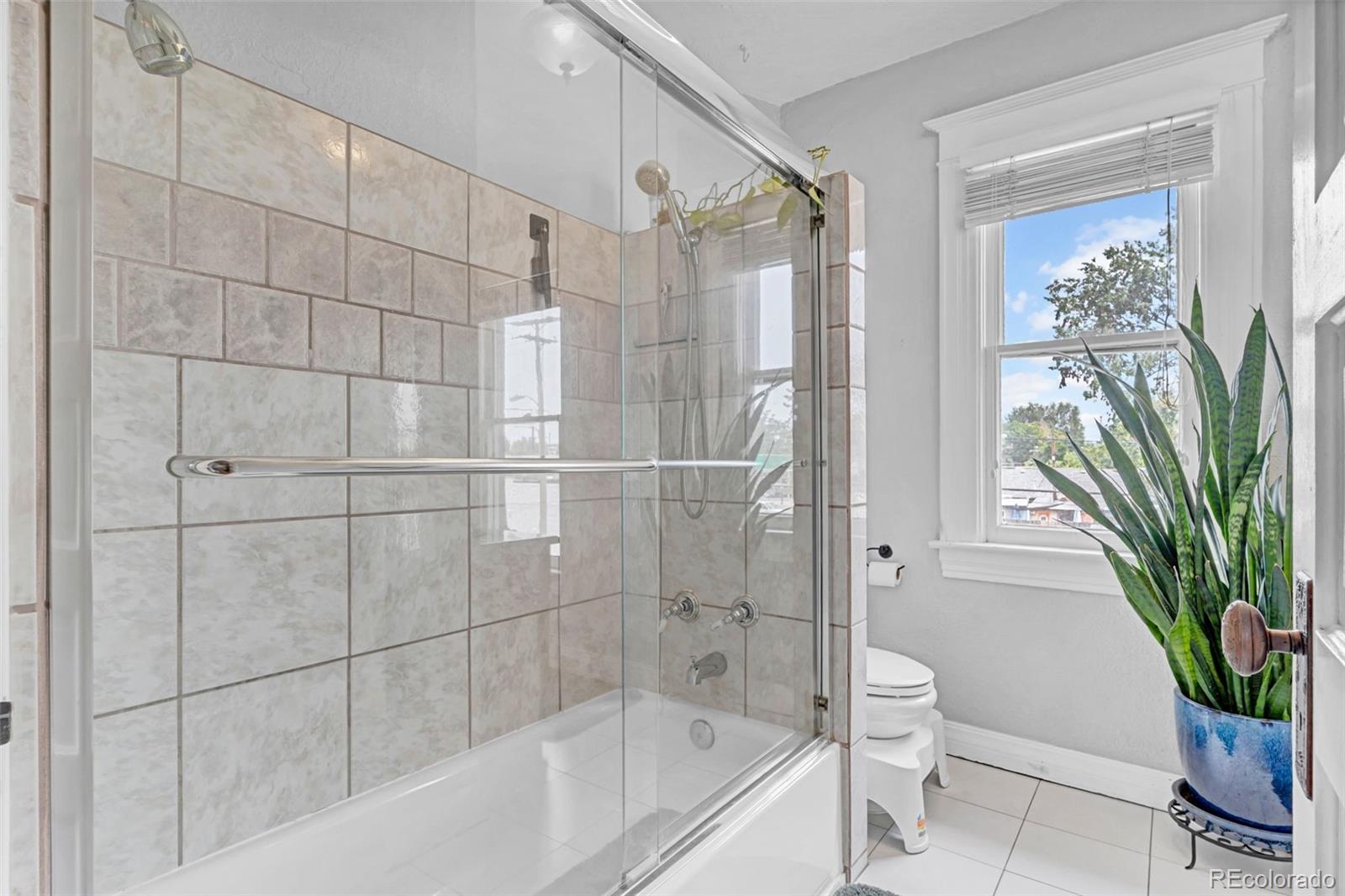 38 W Byers Place