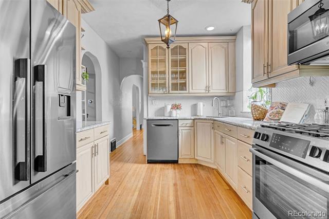 38 W Byers Place