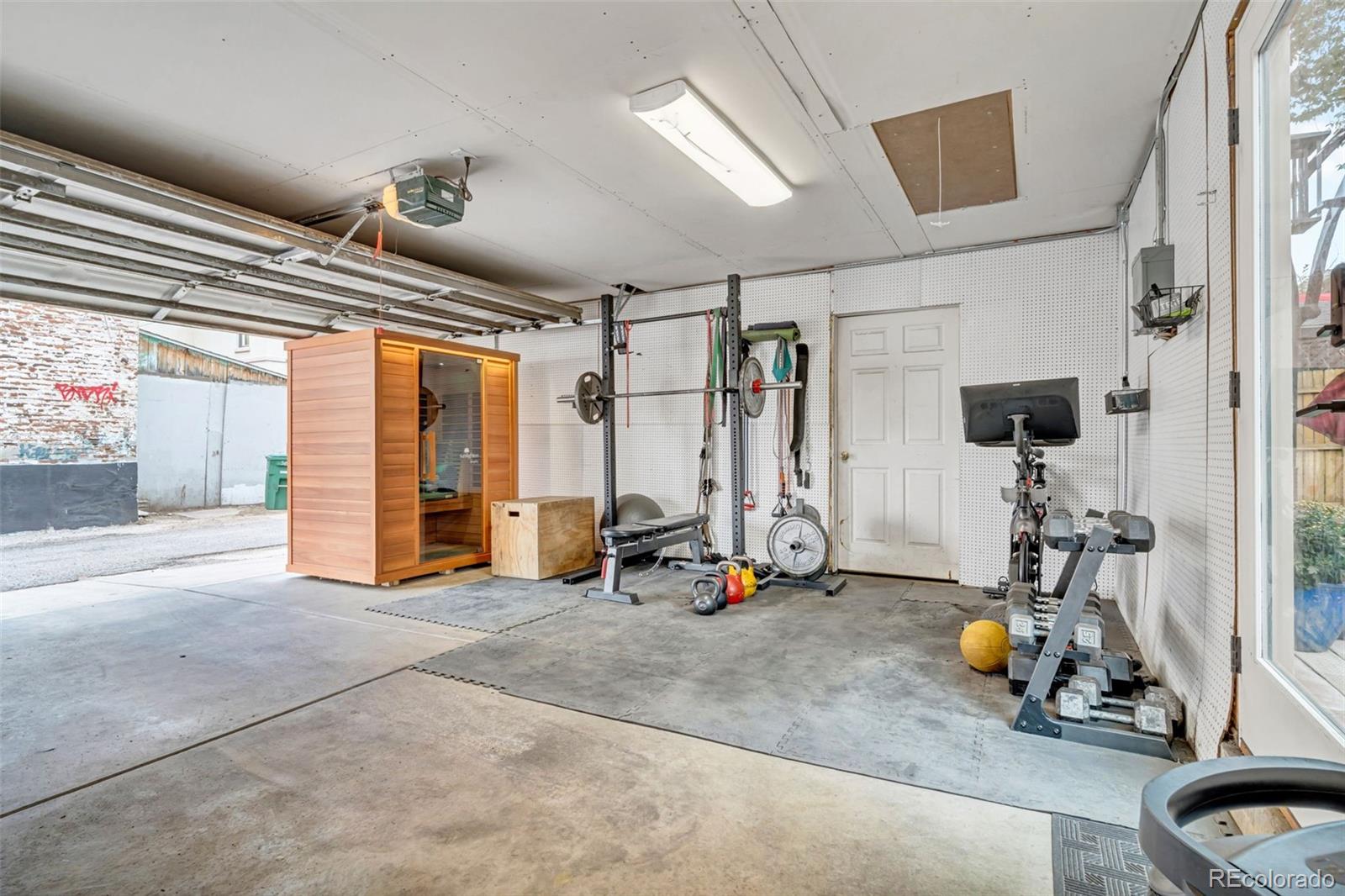 38 W Byers Place