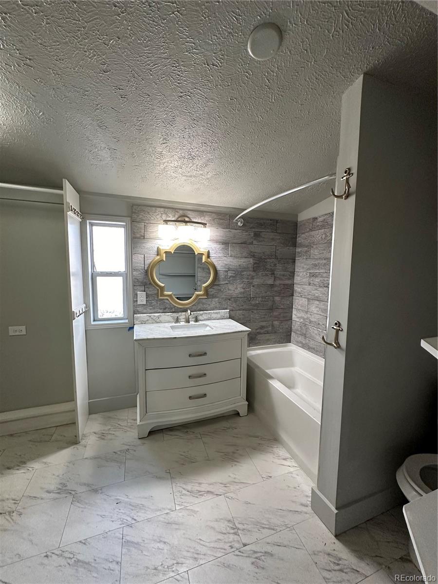 1400 S COLLYER Street