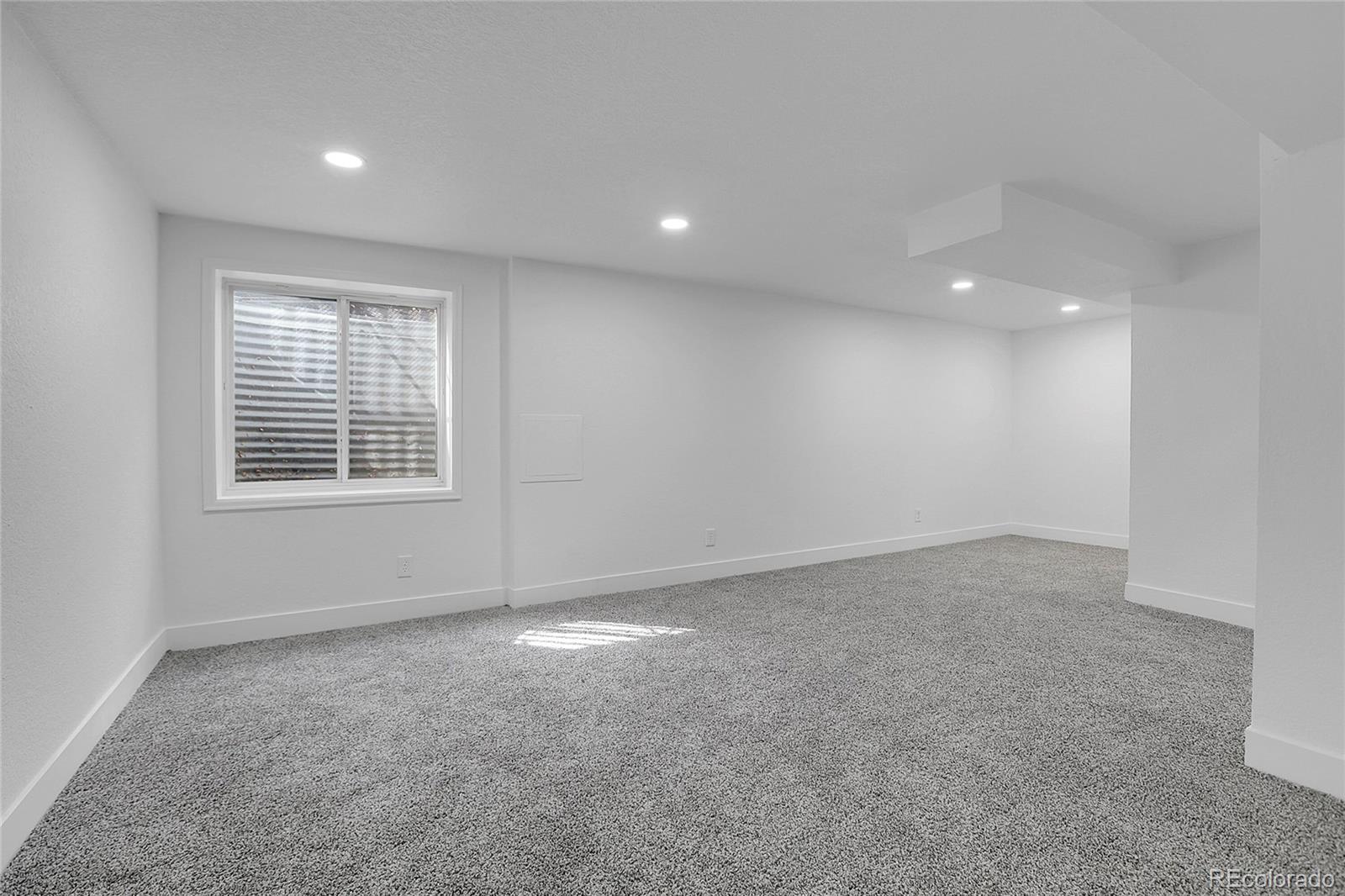 1406 S Argonne Circle