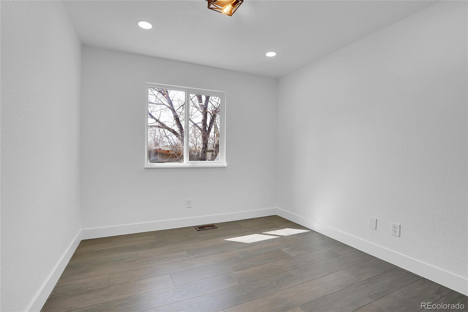 1406 S Argonne Circle