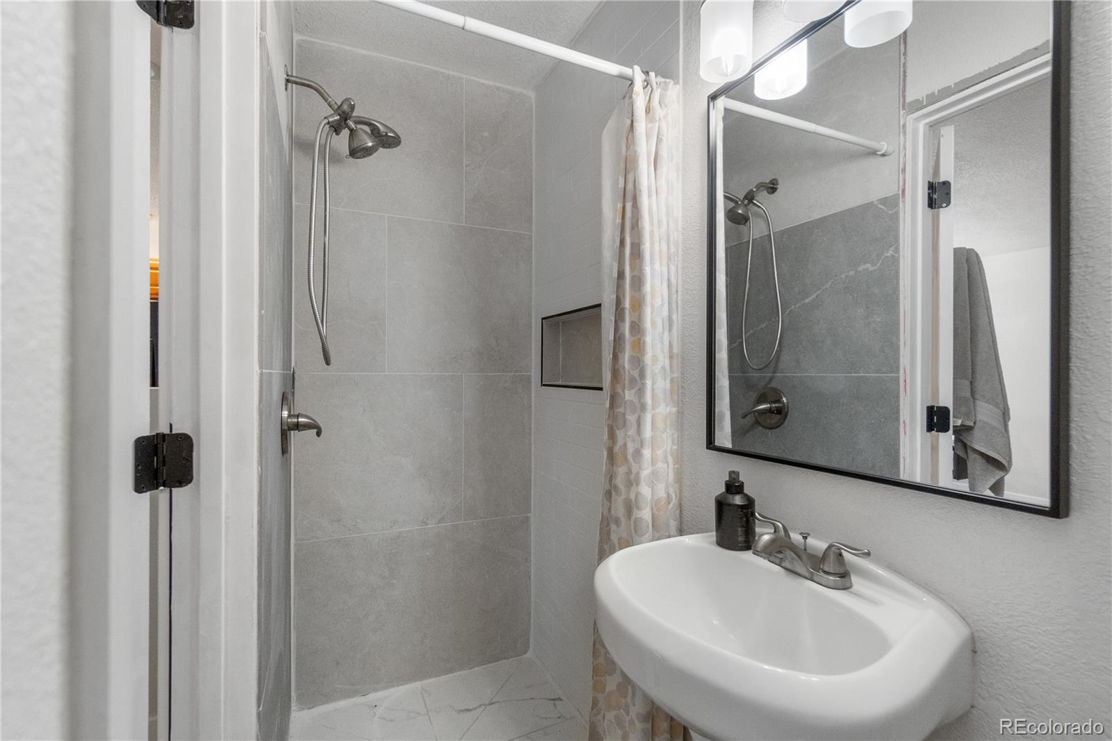 1421 Hummingbird Circle