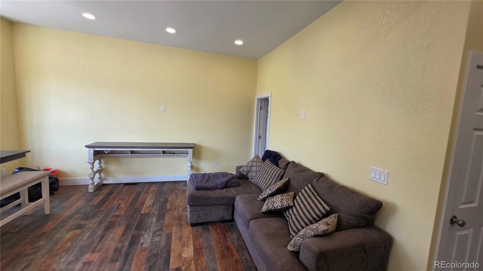 102 E 1st High Street