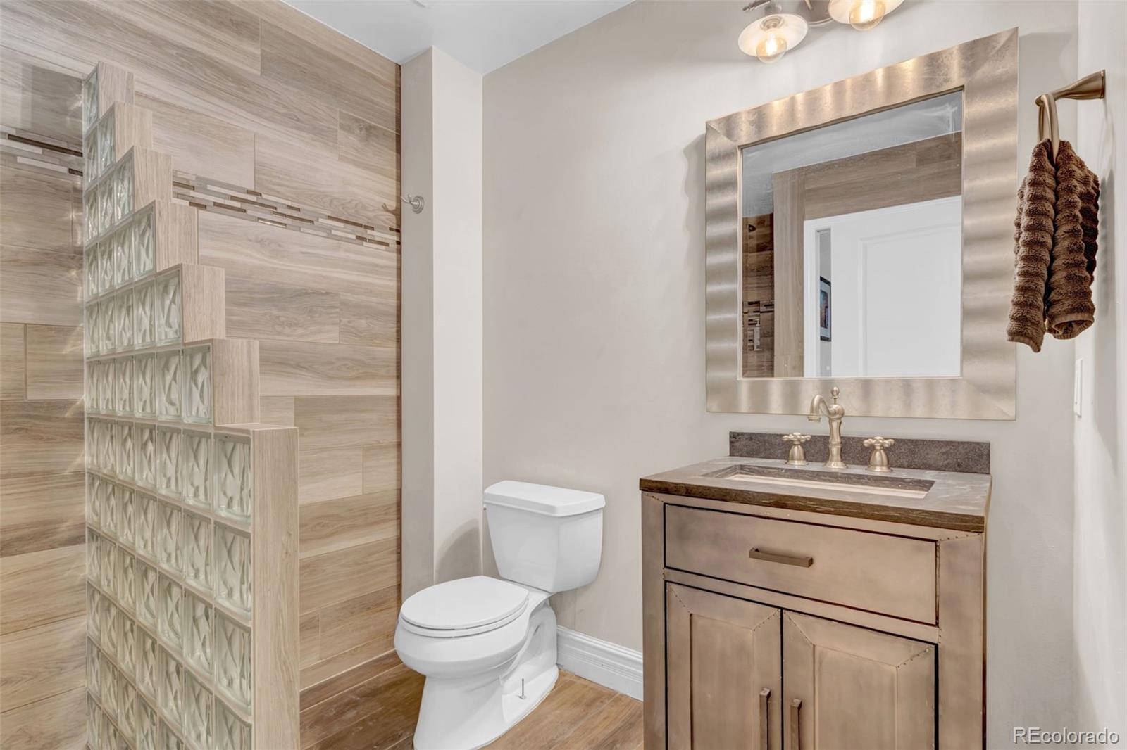 925 N Lincoln Street Unit: 9D