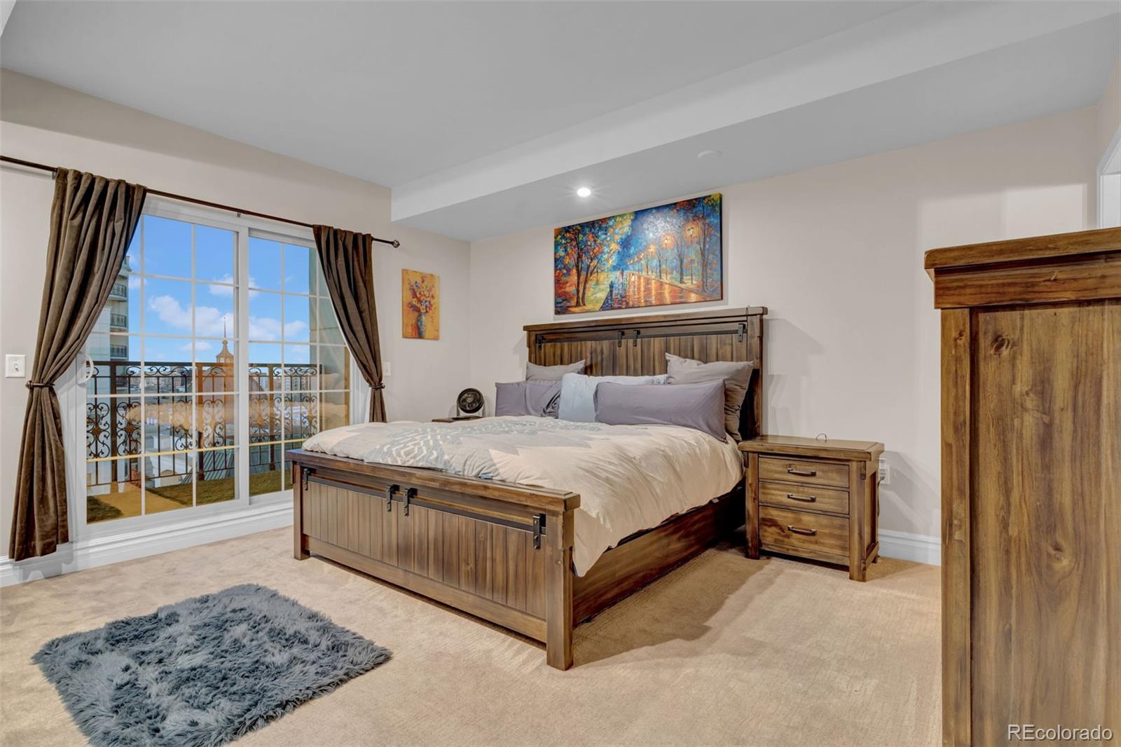 925 N Lincoln Street Unit: 9D