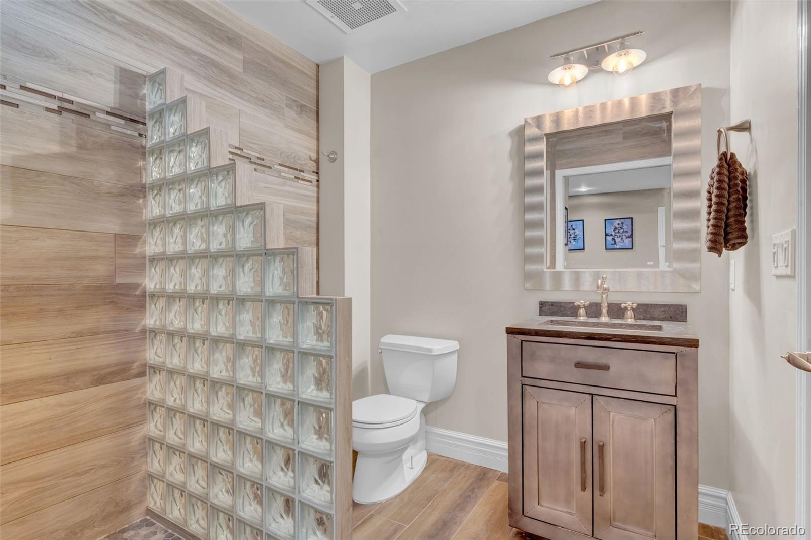 925 N Lincoln Street Unit: 9D