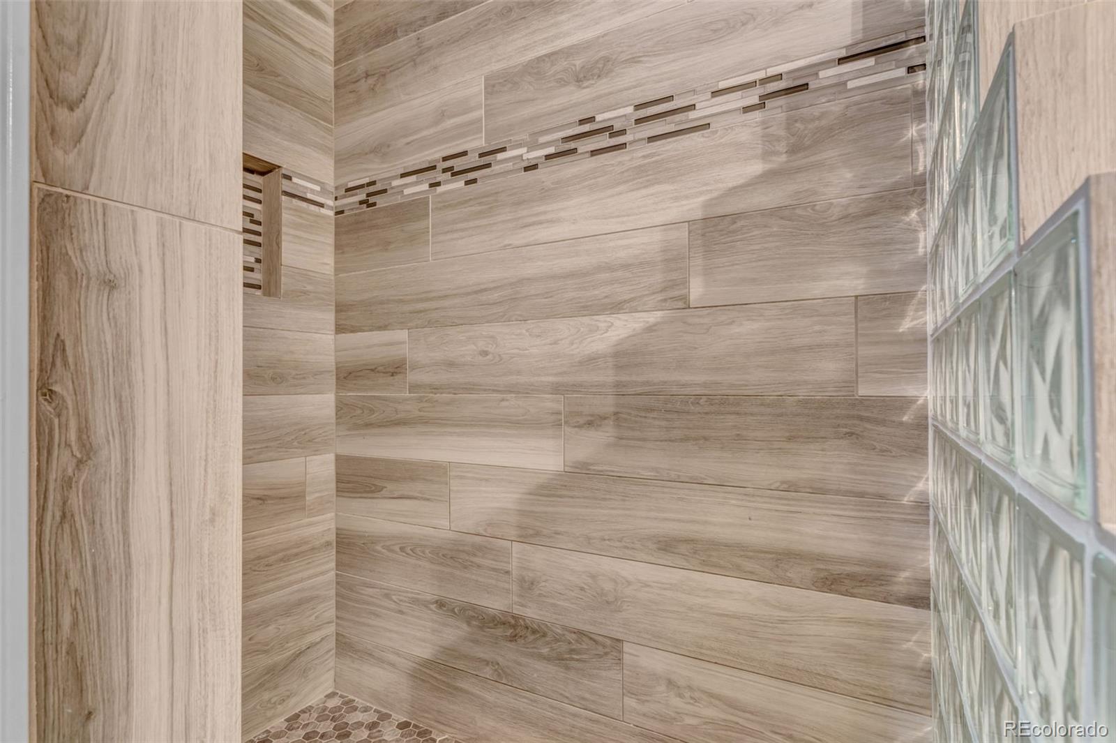 925 N Lincoln Street Unit: 9D