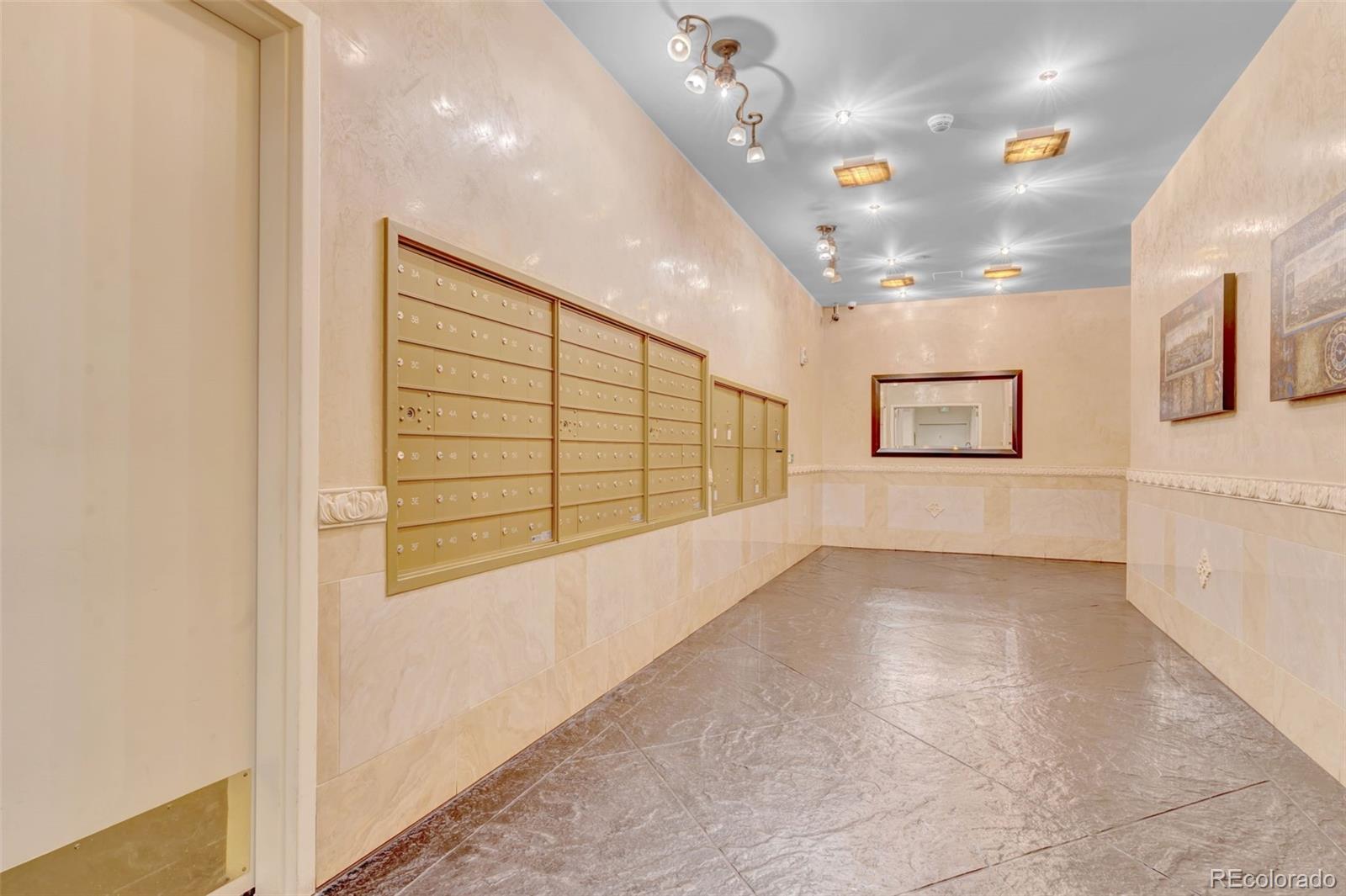 925 N Lincoln Street Unit: 9D