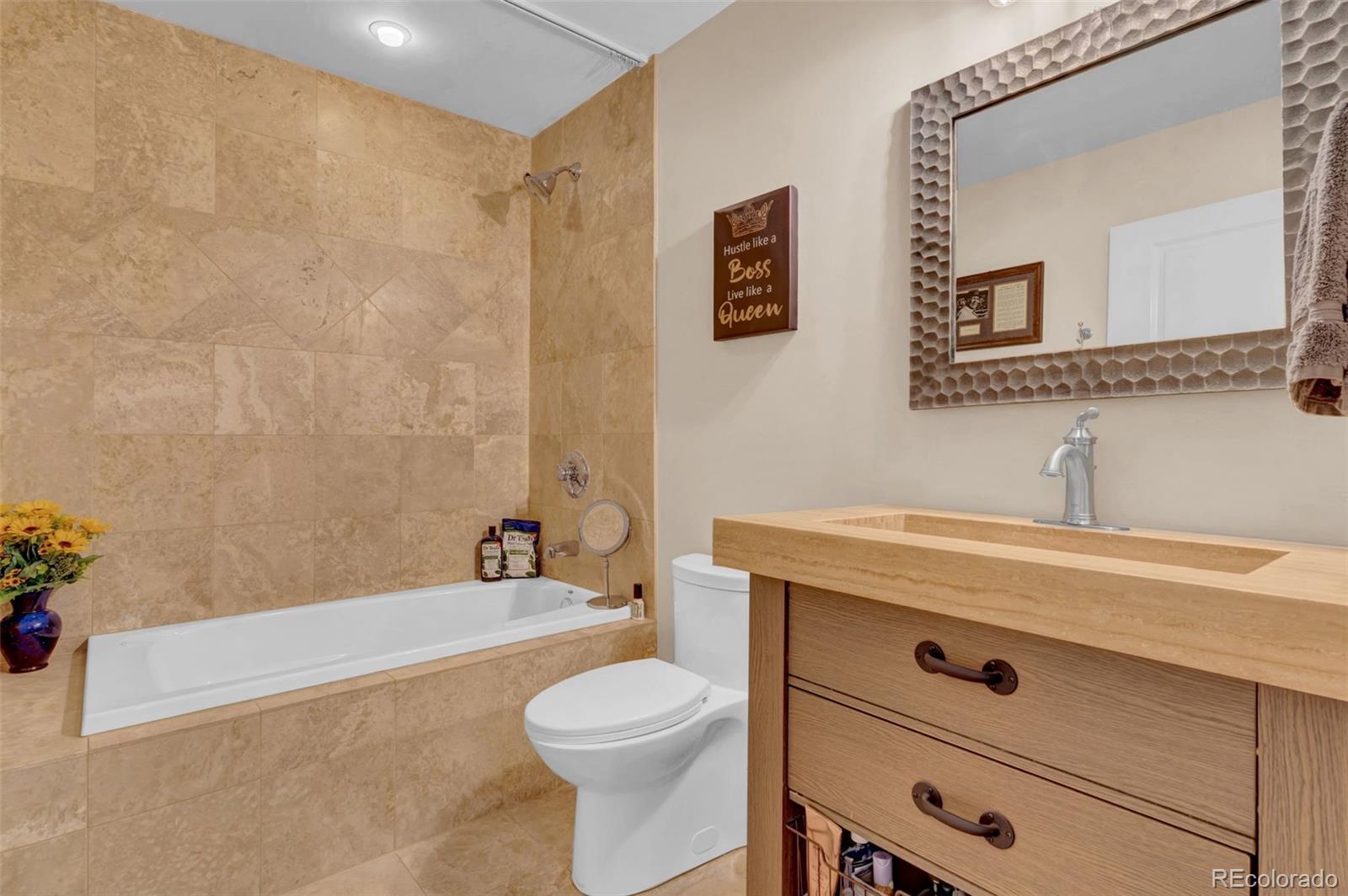 925 N Lincoln Street Unit: 9D