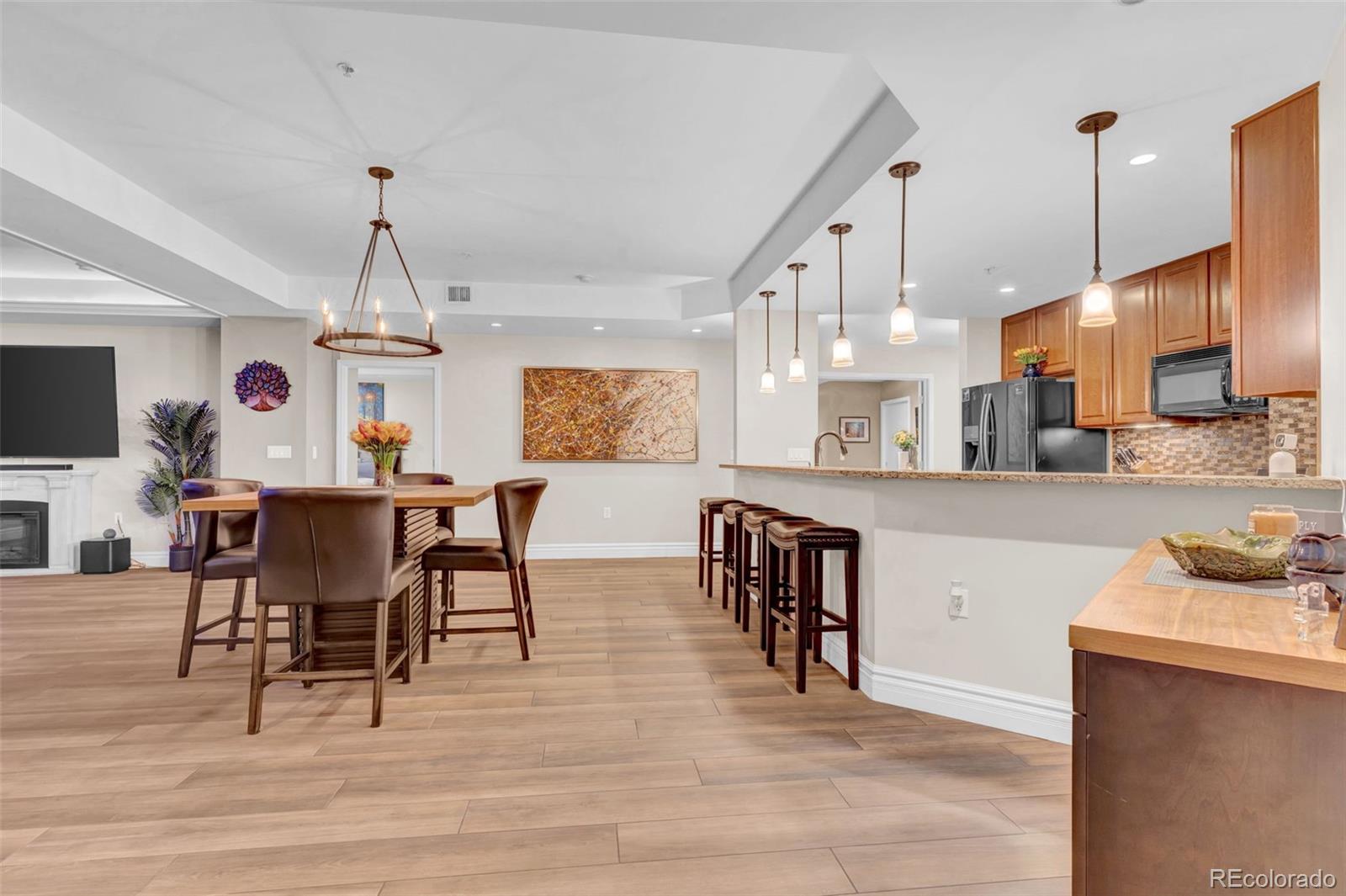 925 N Lincoln Street Unit: 9D