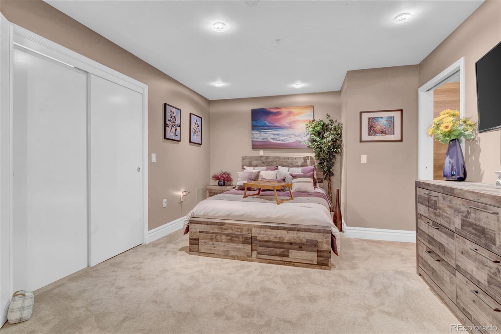 925 N Lincoln Street Unit: 9D