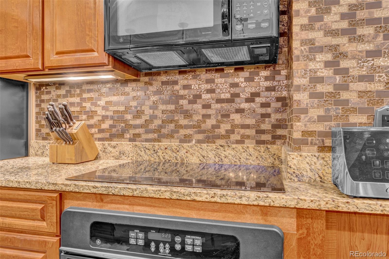 925 N Lincoln Street Unit: 9D