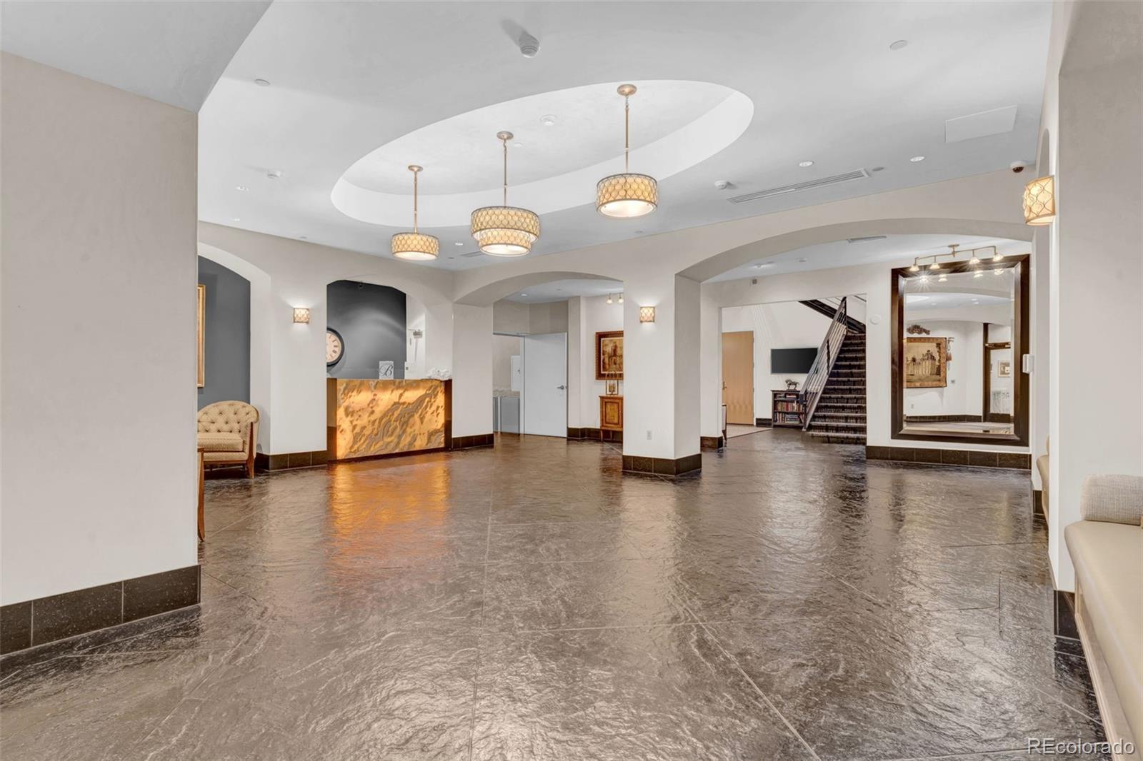 925 N Lincoln Street Unit: 9D