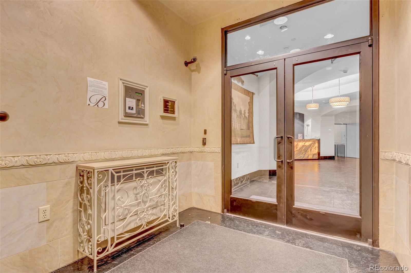 925 N Lincoln Street Unit: 9D