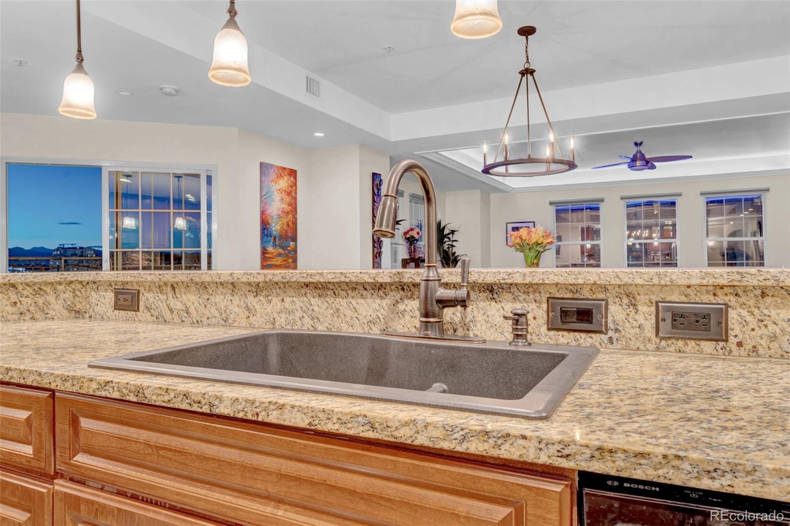 925 N Lincoln Street Unit: 9D