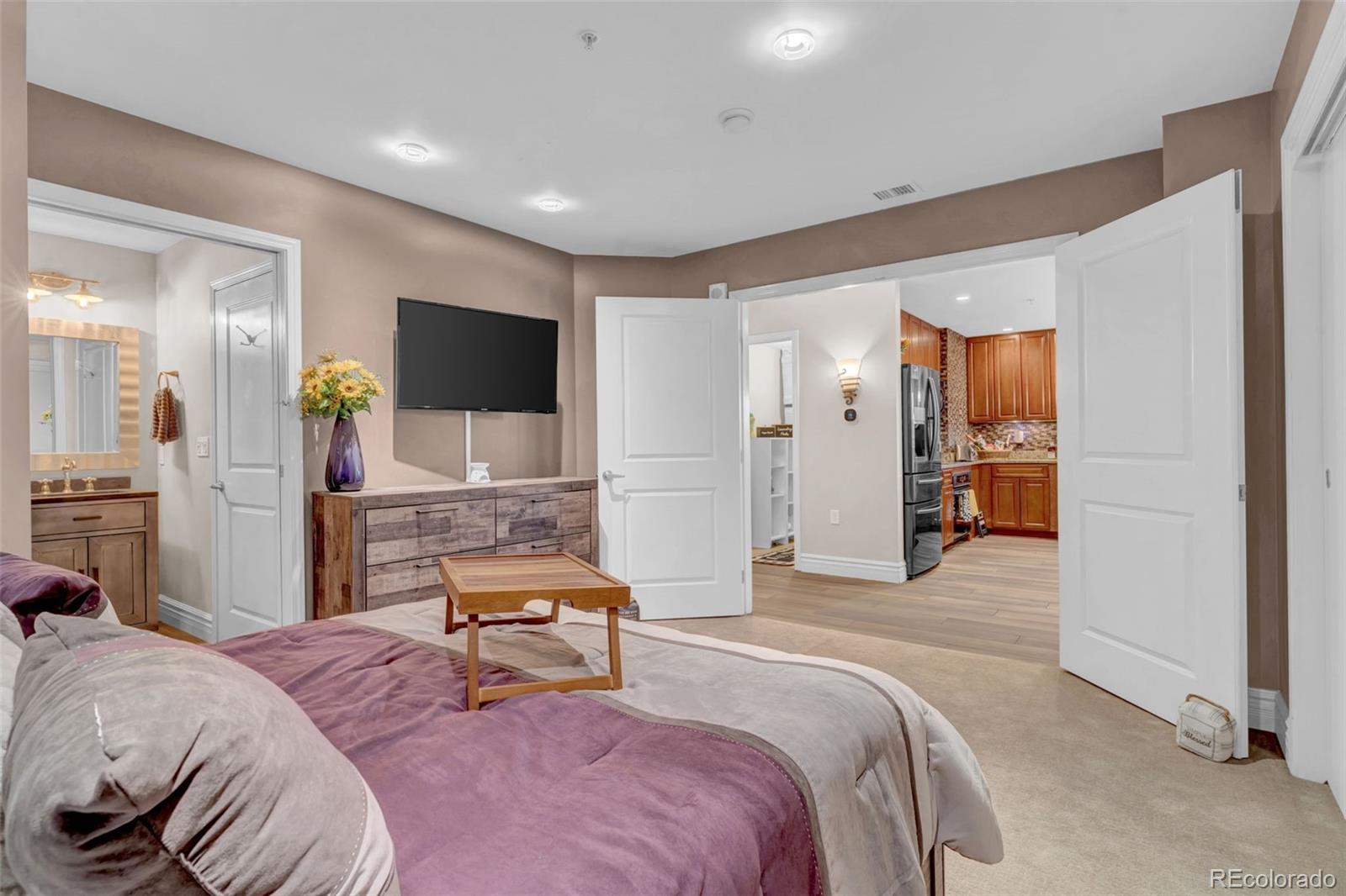 925 N Lincoln Street Unit: 9D