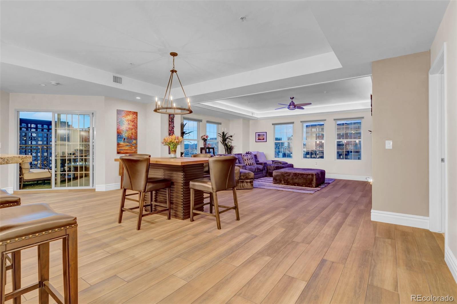 925 N Lincoln Street Unit: 9D