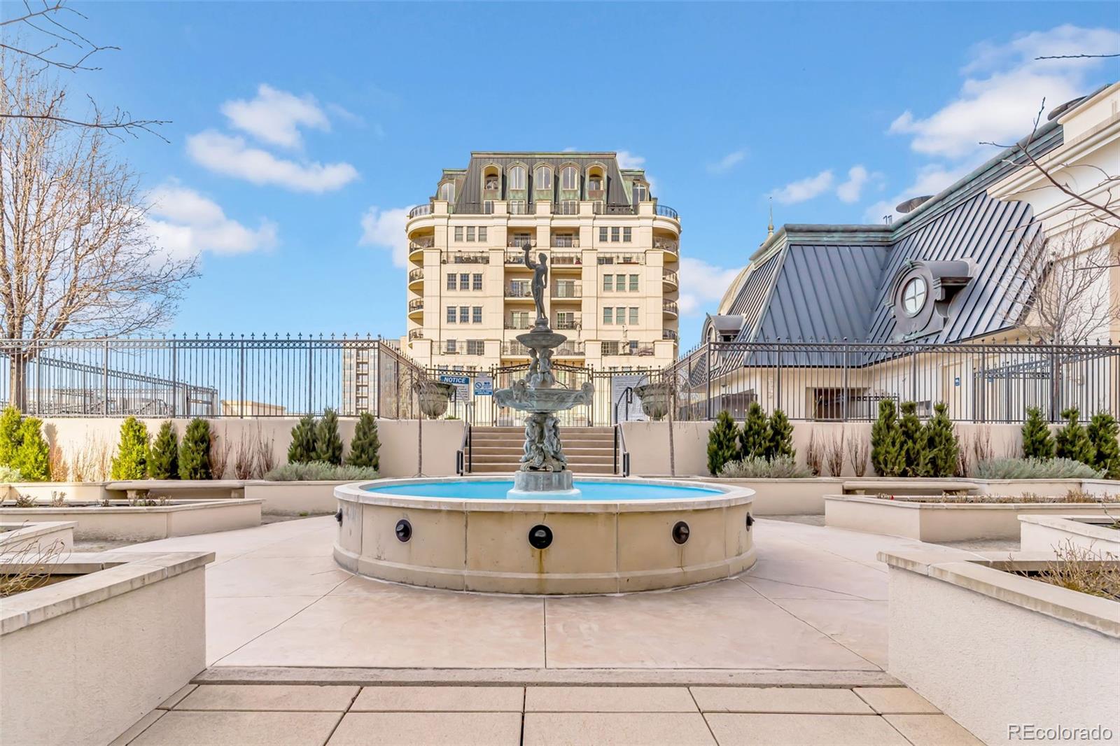 925 N Lincoln Street Unit: 4G