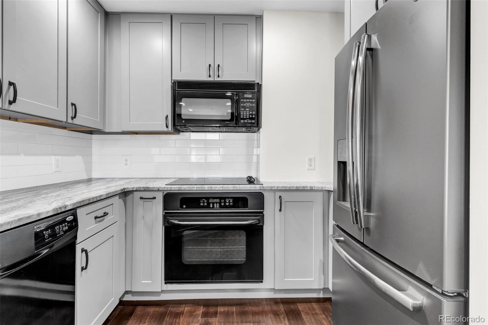 925 N Lincoln Street Unit: 4G