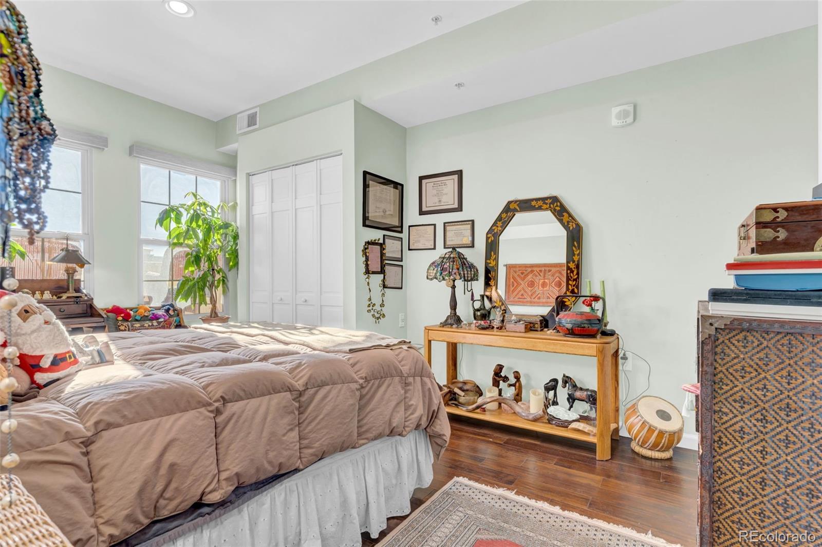 925 N Lincoln Street Unit: 4G