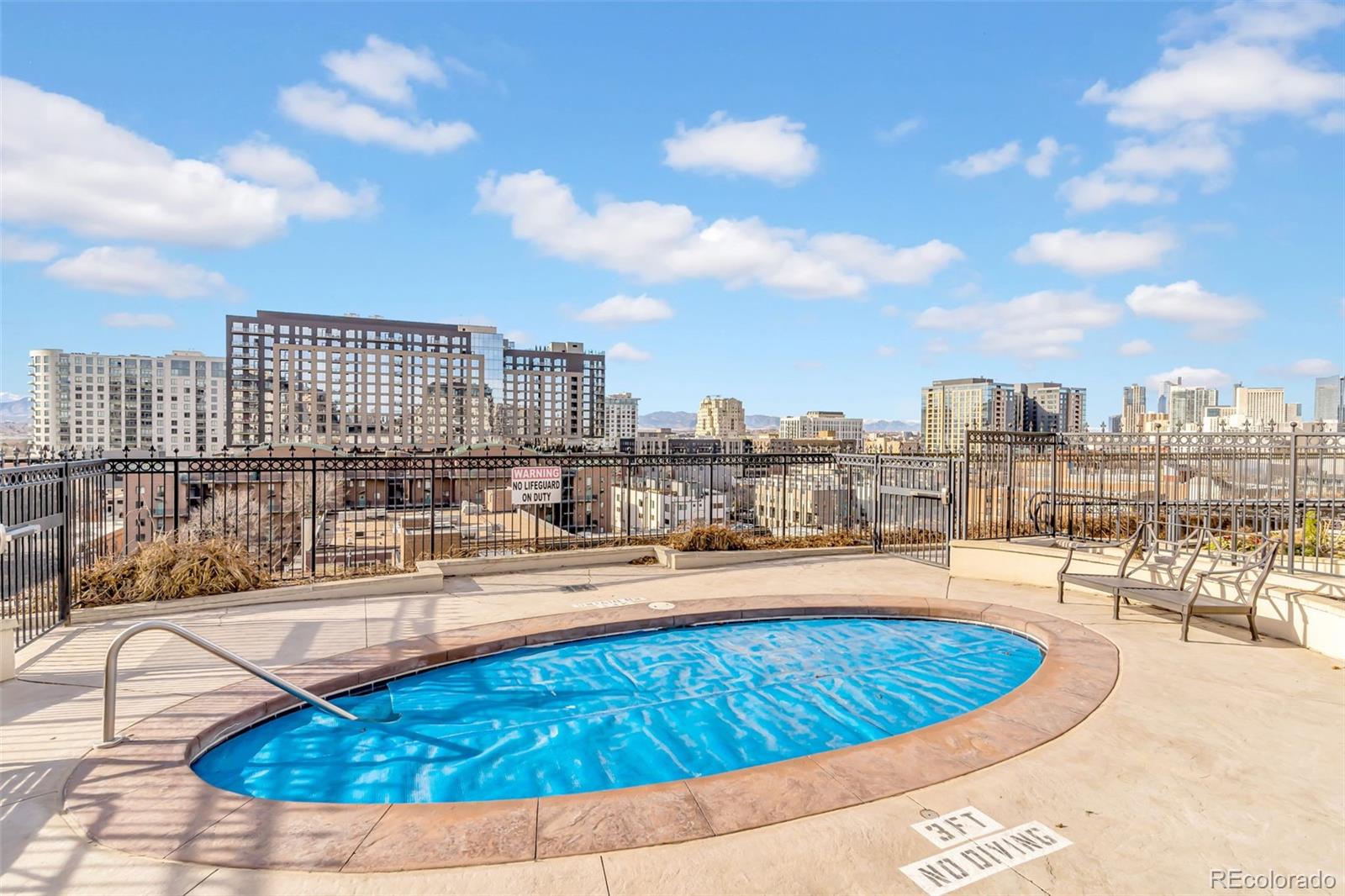 925 N Lincoln Street Unit: 4G