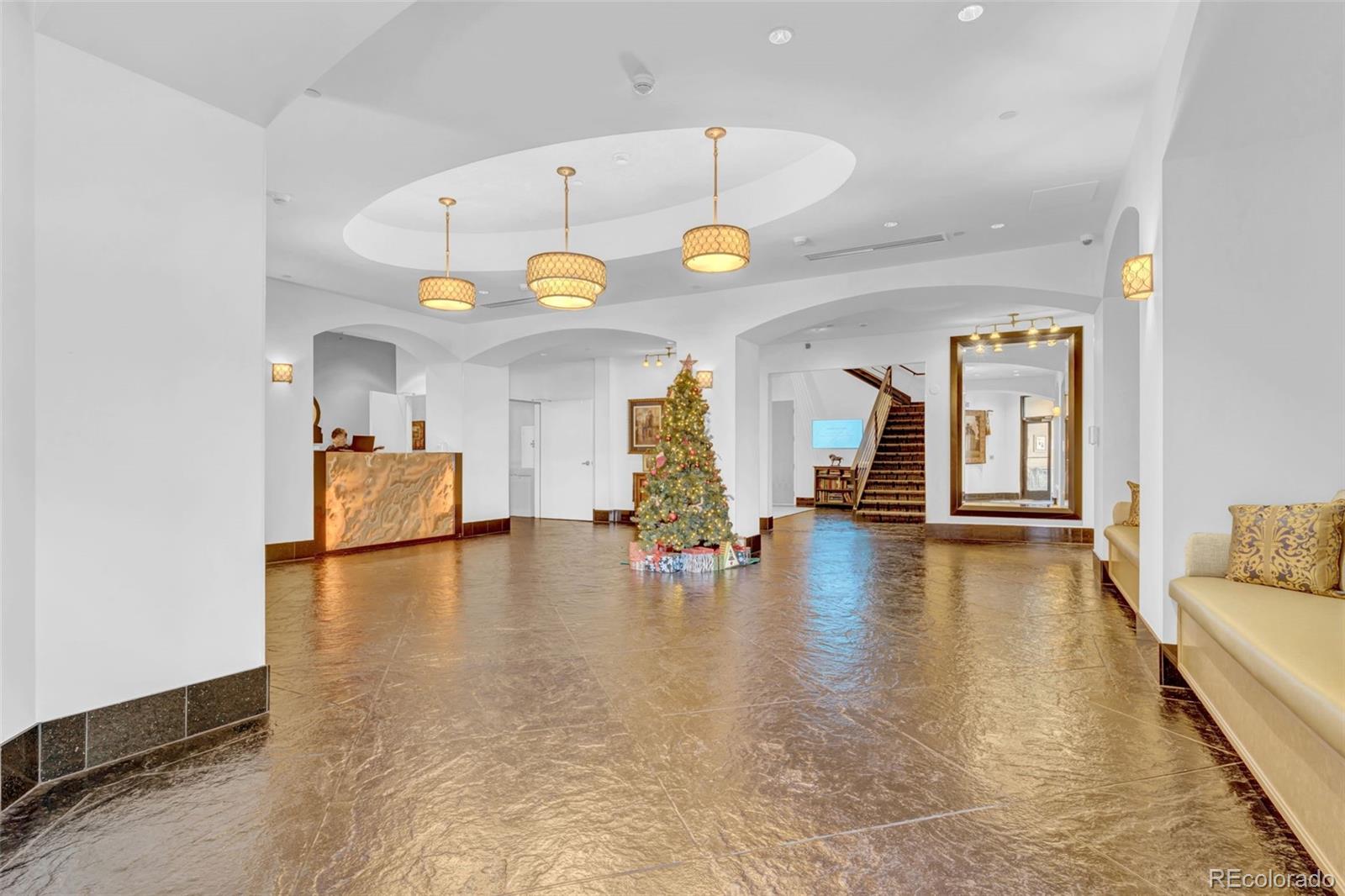 925 N Lincoln Street Unit: 4G