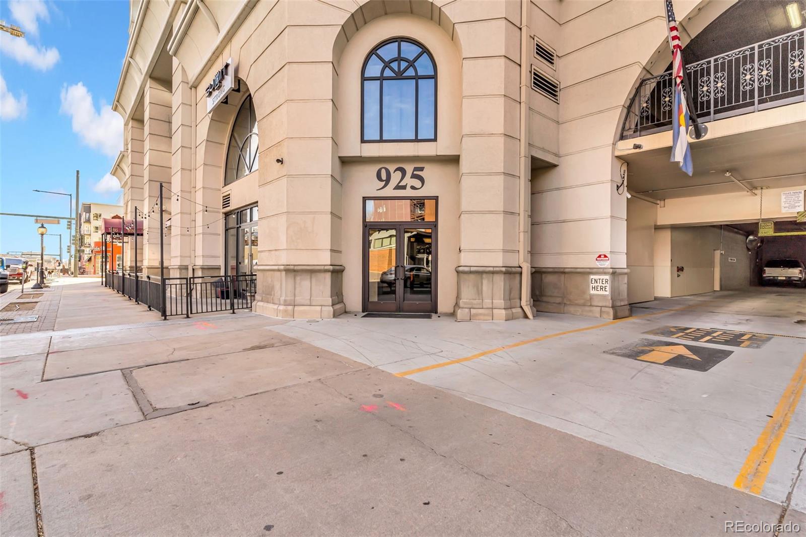 925 N Lincoln Street Unit: 4G