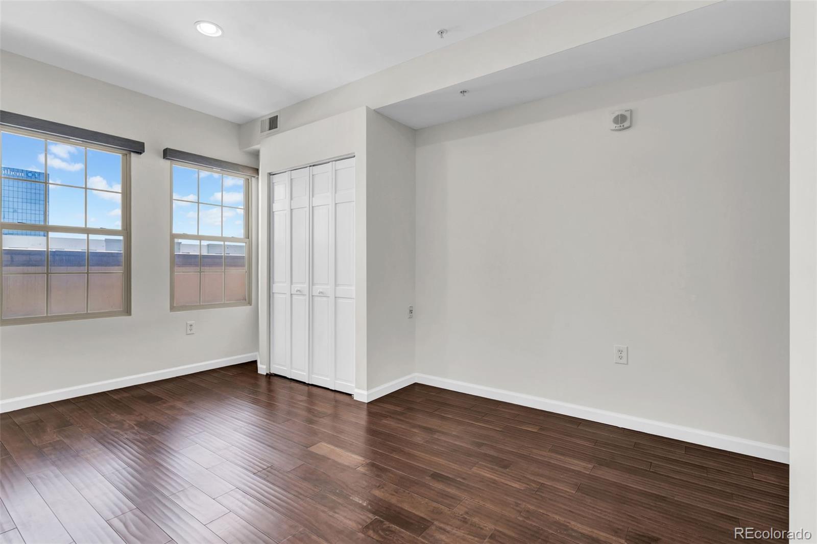 925 N Lincoln Street Unit: 4G