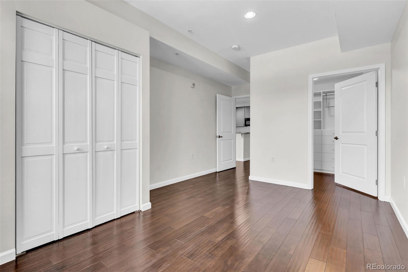 925 N Lincoln Street Unit: 4G